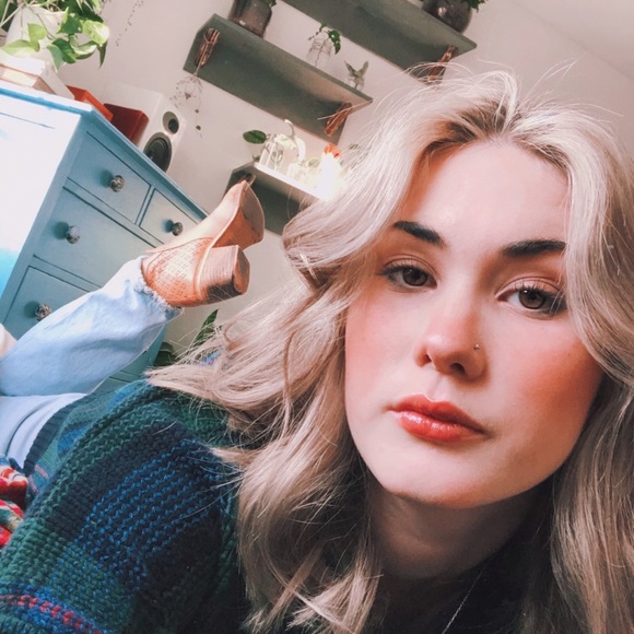 Meet your Posher, Sofia - Picture 1 of 13